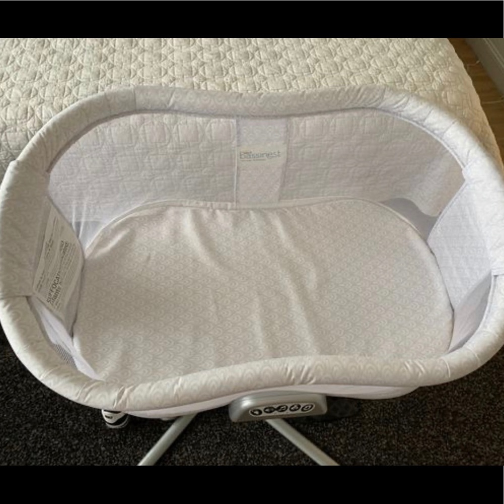 Bassinet - Picture 2 of 5